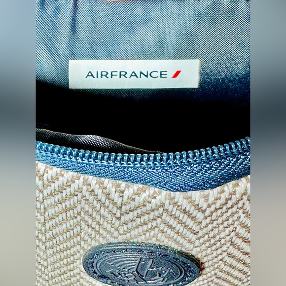 CLARINS Air France inflight blue & grey fabric zip amenity kit - Picture 5 of 12